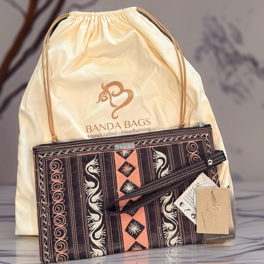 🦩Banda Bags, New with Tags, Black and Coral Clutch - Picture 2 of 2
